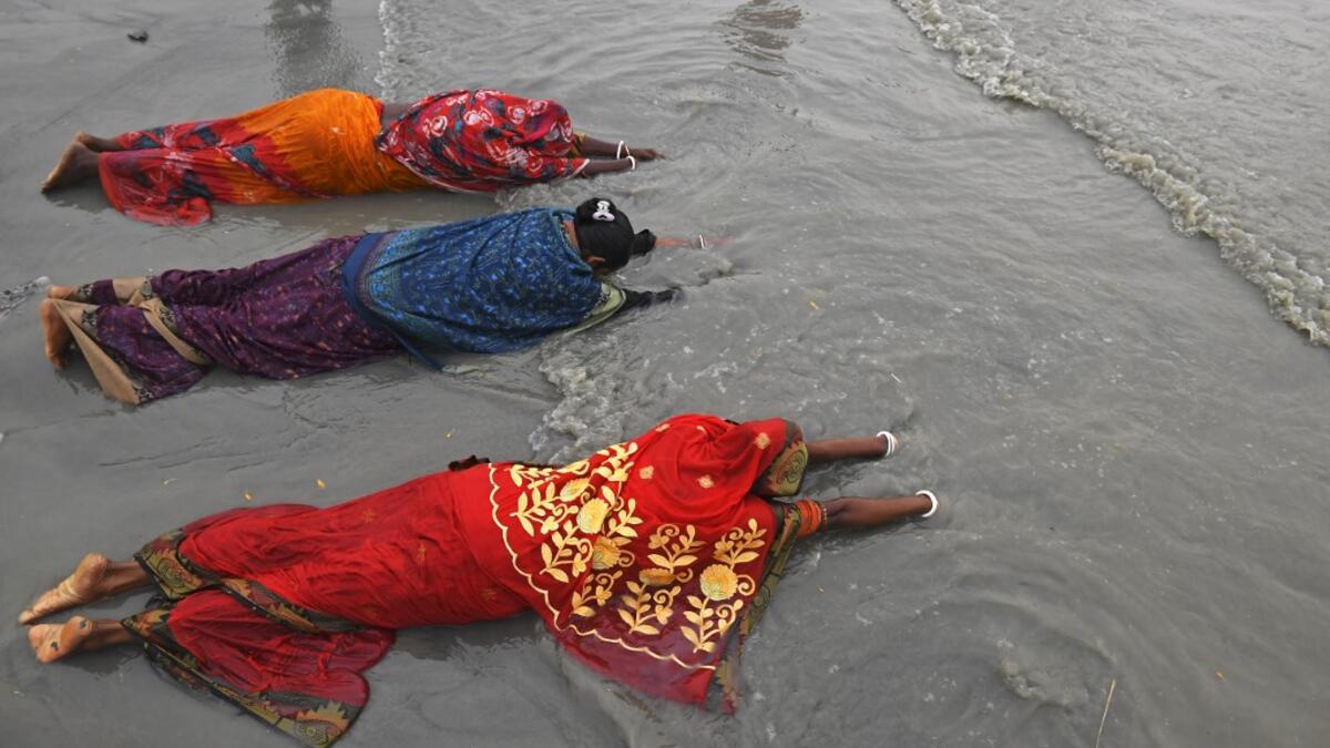 Hindu pilgrims offer prayers at the confluence of Ganges and the Bay of Bengal during the Gangasagar Mela on the occasion of Makar Sankranti, a day considered to be of great religious significance in Hindu mythology, at Sagar Island, around 150 kms south of Kolkata on January 14, 2021. Dibyangshu SARKAR / AFP