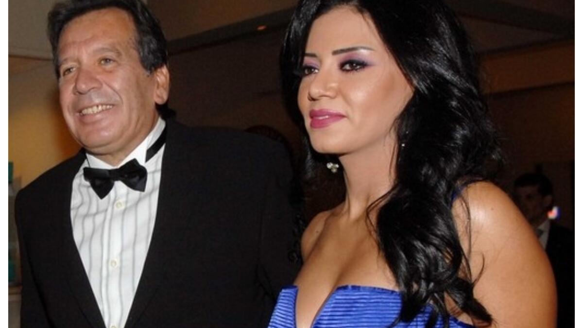 أزمة مع طليقها: دخلت في خلاف مع والد ابنتيها المنتج محمد مختار، واتهمته بالامتناع عن الإنفاق على ابنتيه، قبل أن تتحمل هي وحدها مسؤوليتهما.