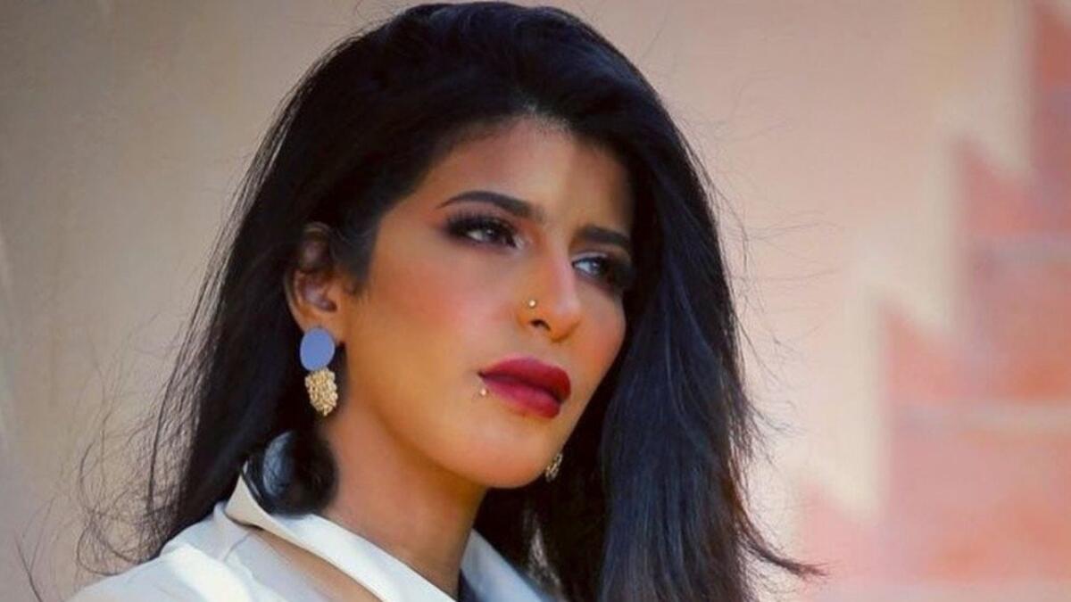 وأطلقوا المتابعون  #حملة_تبليك_أروى_عمر، لأنها تستغل الخادمة في مقطع يجلب لها مشاهدات وبالتالي مكاسب مادية على حسابها، معتبرين هذا عدم احترام للخادمة التي تعد إنسانة كغيرها من البشر وسط دعوات عدة للوقوف أمام حرمانها من متابعين يهتمون بمقاطعها.