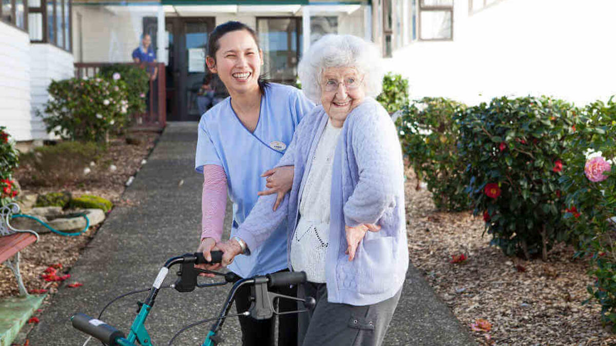 المركز الأول: نيوزيلندا – بسبب الطبيعة الساحرة، والمواقع التي تجذب العديد من المتقاعدين النشطين نحوها، ونوعية الحياة فيها هادئة نسبيًا والمناخ وانخفاض تكاليف الرعاية الصحية العامة في الدولة أو مجانية لكل مواطن.