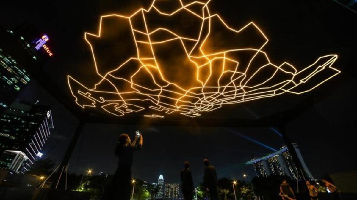 أما عن الفنانين العالميين المشاركين في الاحتفالية فمن بينهم إميليا كاباكوف، وكارستن هولر، وويايوي كوسوما، ودان فلافين، ودانيال بورين.