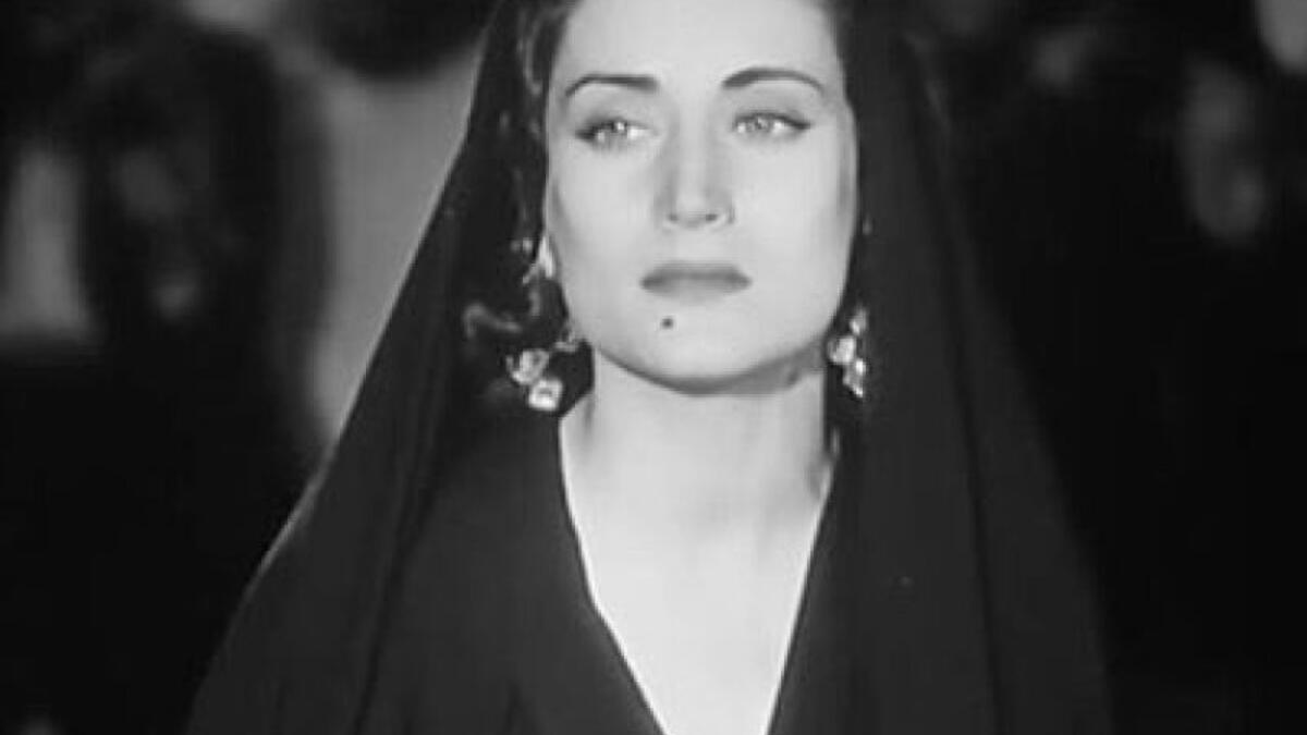 في 14 يوليو 1944: لقيت أسمهان حتفها  14 وهي في طريقها الى منطقة رأس البر لتمضية فترة من الراحة حين فقد السائق السيطرة على السيارة فانحرفت وسقطت في الترعة.