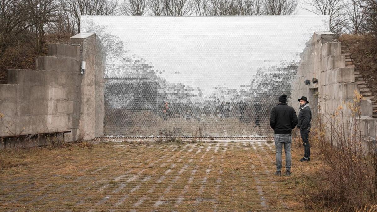 فئة الهندسة المعمارية: للمصور "توماش فوسيلكا"، من جمهورية التشيك عن صوره لمجمع عسكري سابق تم تحويله إلى محرقة جثث للحيوانات الأليفة.