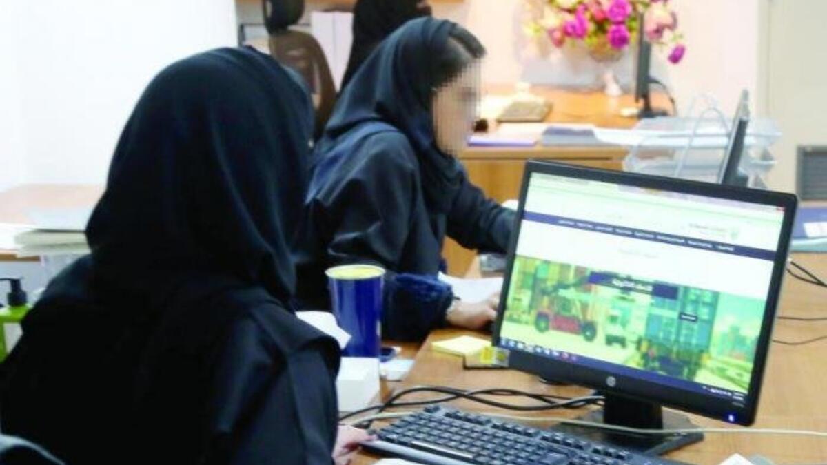 توظيف 422 ألف مواطن ومواطنة: جرى إطلاق وتوقيع اتفاقيات توطين مع الجهات الإشرافية المختلفة بهدف رفع نسب التوطين في القطاعات، وقد تحقق نتيجة هذه الاتفاقيات توظيف ما يزيد عن 422 ألف مواطن ومواطنه منذ بداية 2019م.