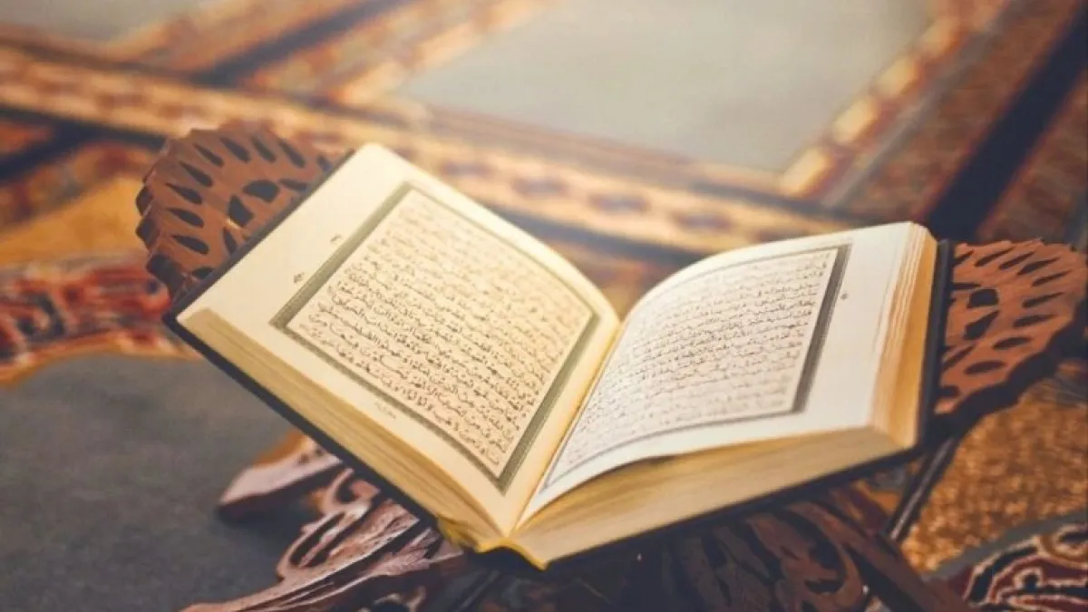 تحري ليلة القدر: ندب النبي صلى الله عليه وسلم أمته إلى أن تتحرى ليلة القدر في شهر رمضان  كله، وفي العشر الأواخر منه خاصة، وفي أوتارها على أخص الخصوص، ومعنى تحريها: الحرص على إدراكها بعمل الخير والطاعة حتى يكتب للمرء ذلكم الأجر العظيم المعد لقائميها.