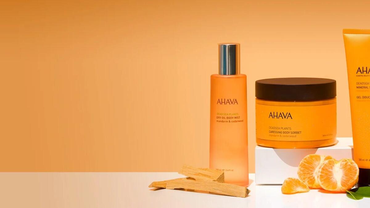أهافا - Ahava: شركة مستحضرات التجميل تعتمد على الموارد الطبيعية المستخرجة بشكل غير قانوني من شواطئ البحر الميت في الأرض الفلسطينية المحتلة. وهي من أكثر الشركات الإسرائيلية المصدرة المعروفة عالميًا.