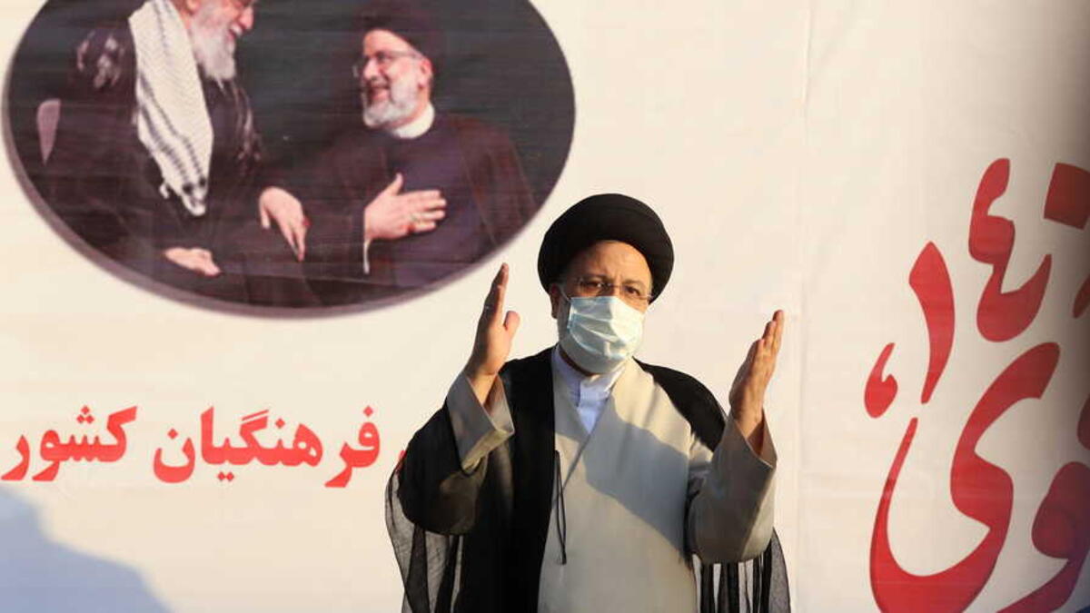 لم يكتف رئيسي بالتحصيل الديني، فواصل أيضًا دراسته الأكاديمية الجامعية في جامعة الشهيد مطهري، حتى نال درجة الماجستير في الحقوق الدولية، ودرجة الدكتوراه في فرع "الفقه والمبادئ قسم الحقوق الخاصة"، ثم بدأ بإلقاء الدروس في الوسطين الحوزوي والجامعي.