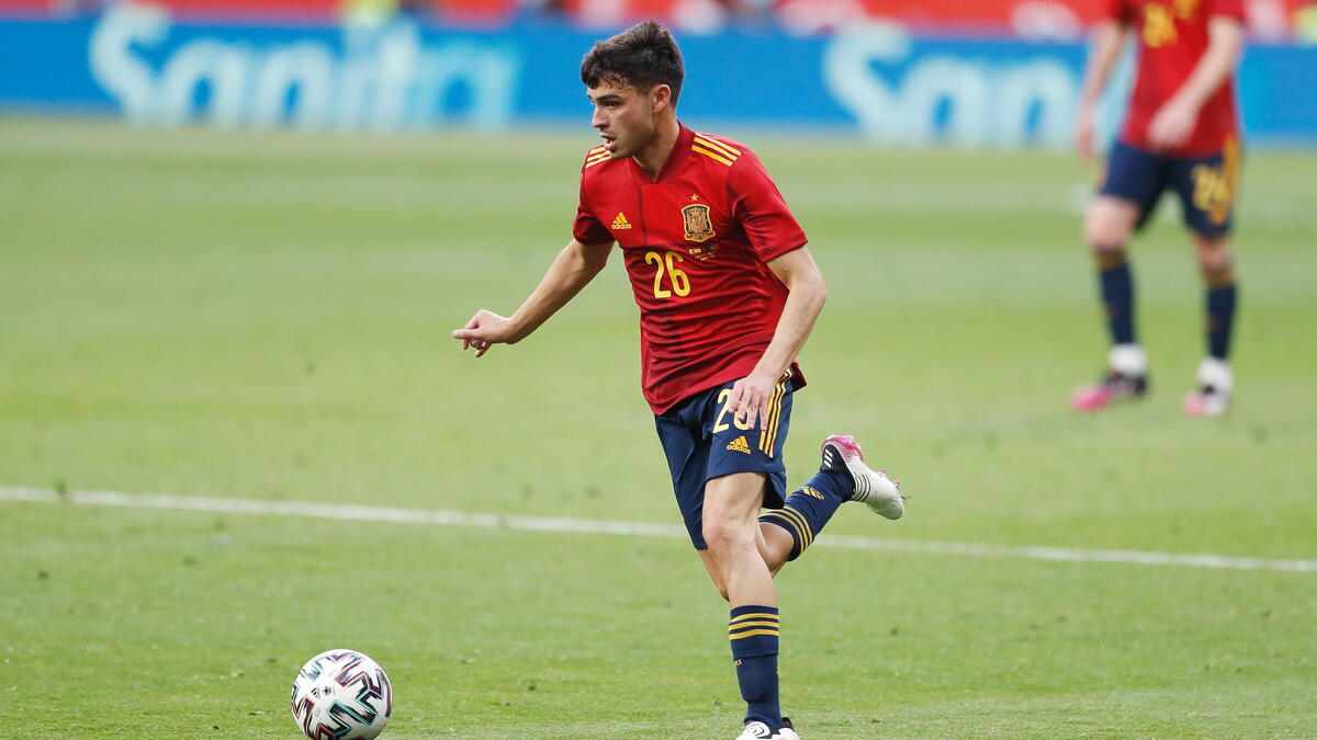 لاعب الوسط الإسباني بيدري