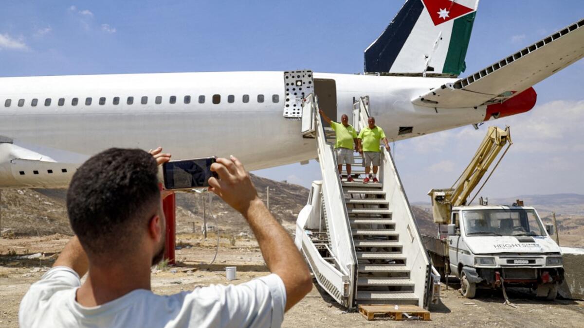 Palestinian twin turn airplane into a restaurant