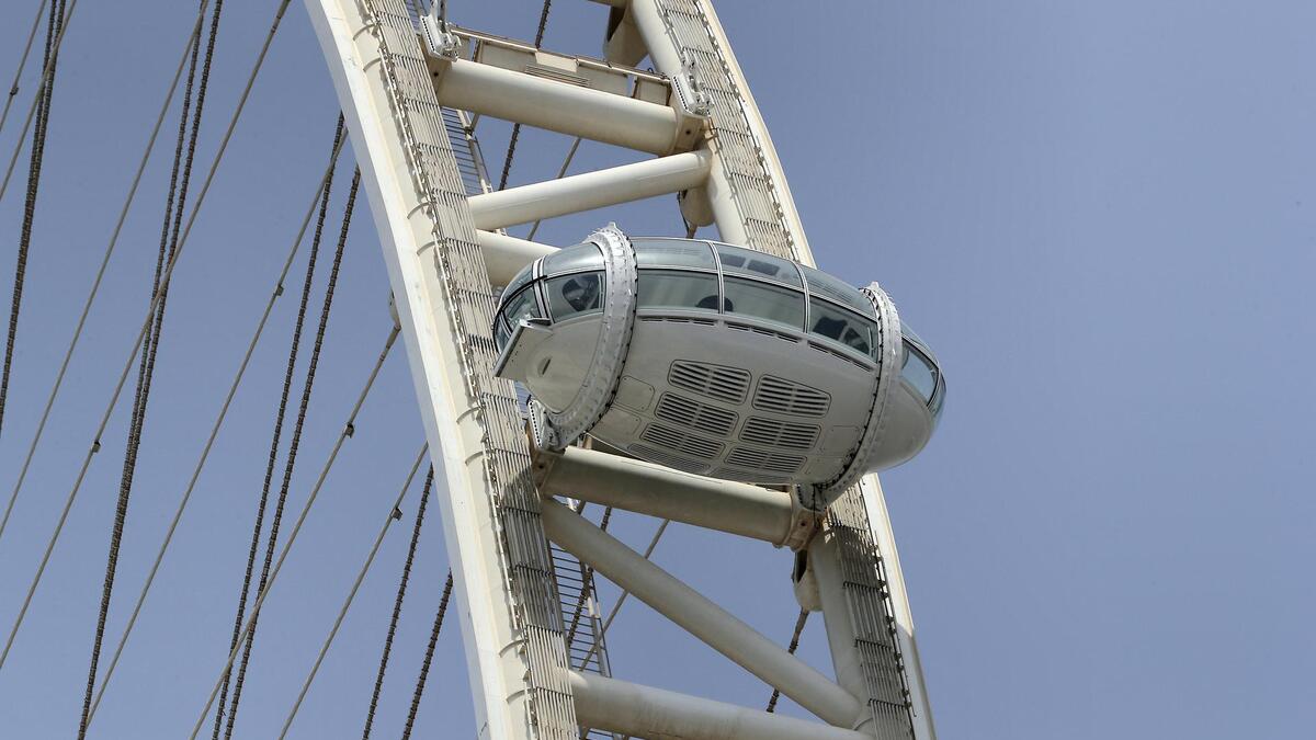 تتألف "عين دبي" من 48 كبسولة فقط، وتتسع كل كبسولة لـ40 شخصًا، وبالتالي فإن طاقتها الاستيعابية يبلغ 1920 جميعها مكيفة.