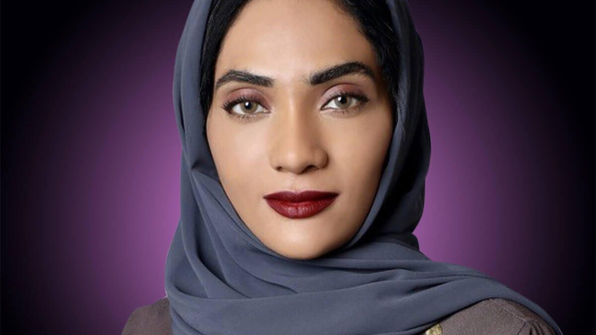 جواهر المهيري / إماراتية / فئة التأثير الاجتماعي / تعزز المصالح الاقتصادية للإمارات من خلال المساعدة في تنظيم المنصات الاقتصادية والسياسية، والبحث في القضايا الرئيسية التي تؤثر على العلاقات الاقتصادية والتجارية لدولة الإمارات، والإشراف على زملائها الدبلوماسيين ودعمهم.