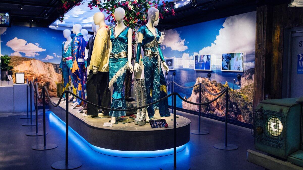 متحف أبا – ABBA: مخصص لعرض مقتنيات تتعلق بفرقة  ABBA الشهيرة مثل بيانو "بيني أندرسون" وهاتف "رنج رنج" الذي يعرف رقمه فقط أعضاء الفرقة الأربعة.