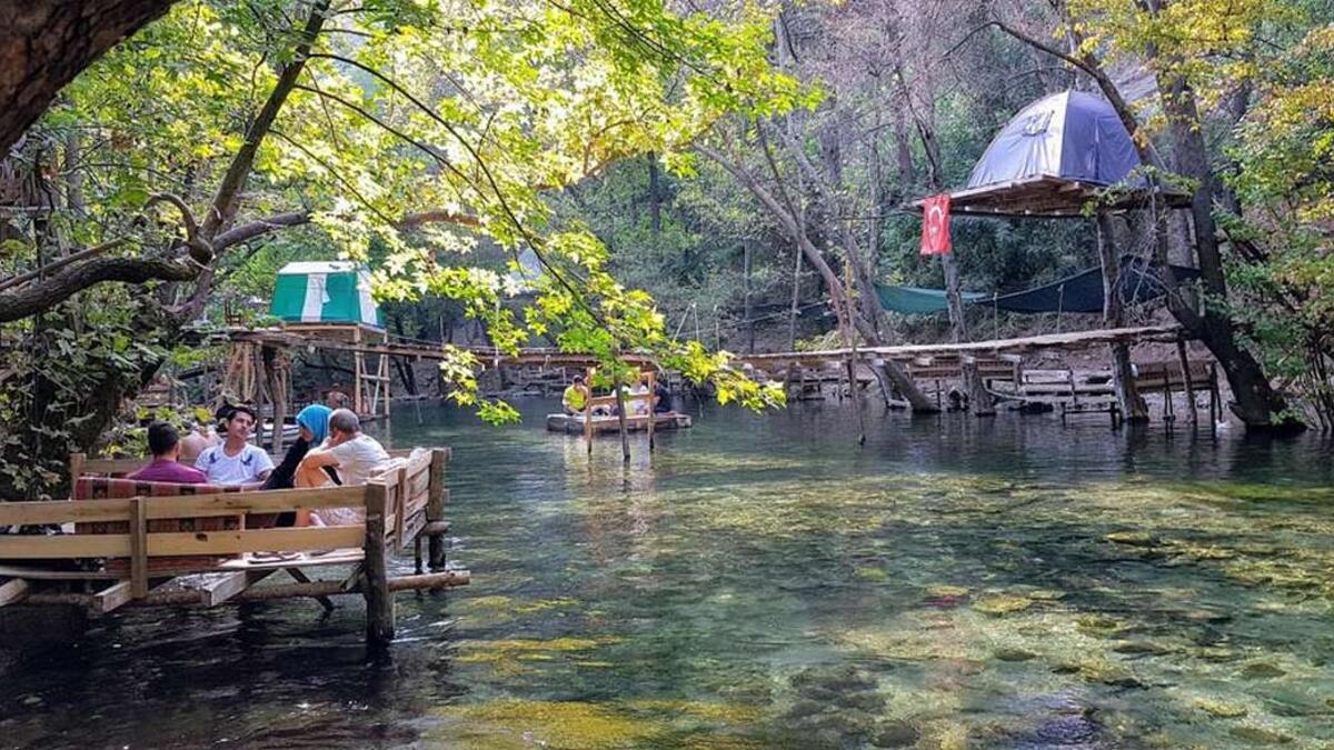 حديقة يسيلفادي الطبيعية: هي حديقة طبيعية وموقع تخييم على خور يانيكلار،  تقدم تجربة تخييم على منصات مرتفعة بحوالي ثلاثة أمتار فوق الخور نفسه أو تتأرجح في الهواء بواسطة حبال مربوطة بالأشجار.