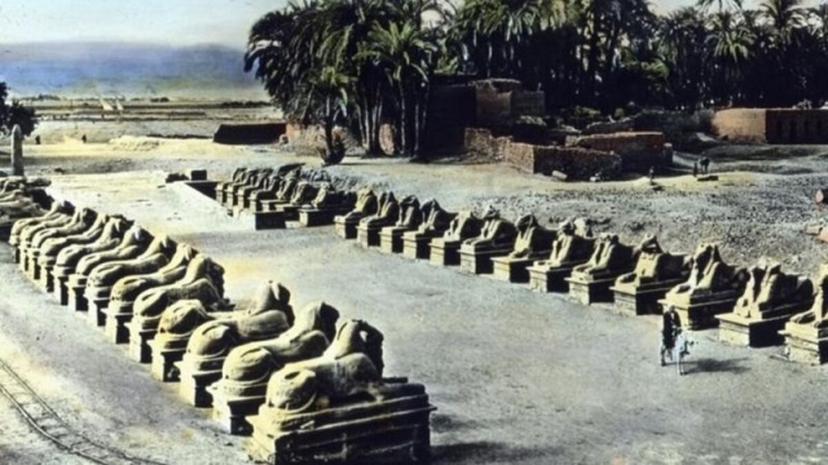 بُني طريق الكباش في عهد الأسرة الثامنة عشرة، قبل نحو ثلاثة آلاف عام، أي في عهد الملكة حتشبسوت.