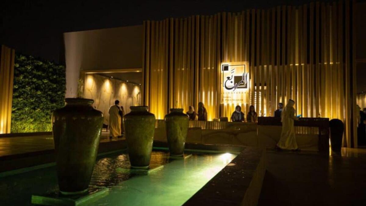 مطعم زيفرينو - Zeffirion: المطاعم الإيطالية الشهيرة التي تقدم أطباق الباستا البيتزا ممزوجة بالصور المختلفة اللذيذة.