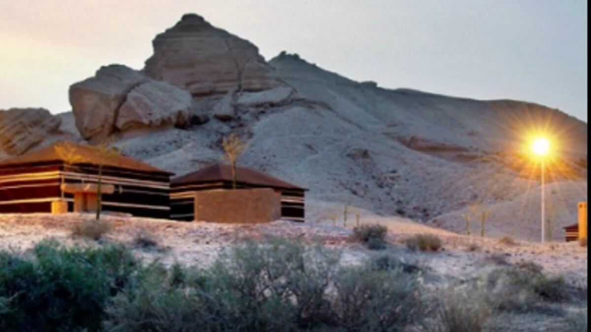 مخيم الثمامة البري: يعد أحد أكثر الوجهات الشتوية في السعودية زيارة، والتي يقصدها مواطنون سعوديون وأجانب وينصبون خيامهم خلال فصل الشتاء، ويقضون وقتًا رائعًا في عطلة نهاية الأسبوع.