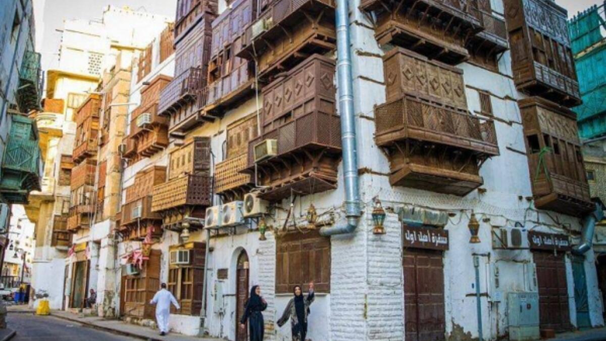 السوق القديم: تضم جدة العديد من الأسواق القديمة والتي تعد من أهم معالم السياحة في جدة مثل سوق العلوي، سوق البدو، سوق قابل، وسوق الندى، السوق الكبير، سوق الجامع، سوق السبحية، سوق الحراج، سوق العصر، سوق الصياغة، سوق الفحم، سوق البدو، سوق الخاسكية، سوق البرادعية، سوق الخاسكية.