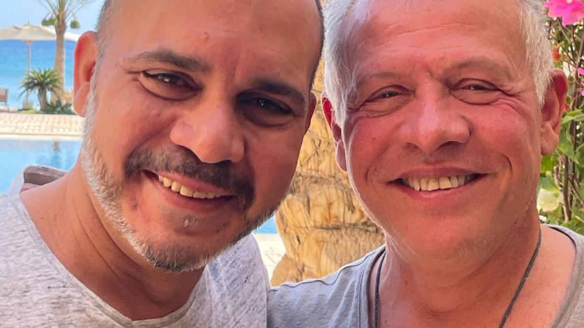 خلاف مع الملك عبدالله: نفى إبعاده عن منصب قائد مجموعة الأمن الخاص للملك في الحرس الملكي لوجود خلافات مع الملك عبدالله الثاني، مؤكدًا أن علاقته مع الملك عبدالله "من أحسن ما يكون وهو شقيقه الكبير وما زال جنديًا وحارسًا له".