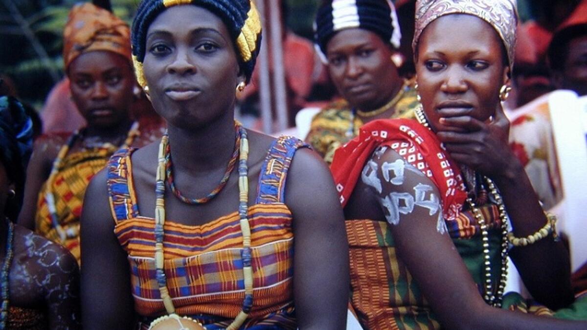 غانا: قررت الحكومة الوطنية استخدام عيد الحب كذريعة لجعل المواطنين يلتهمون المزيد من الشوكولاتة، ومنح يوم 14 فبراير لقب اليوم الوطني للشوكولاتة، إذ يقدم العشاق علب الشوكولاتة المصنوعة يدويًا.