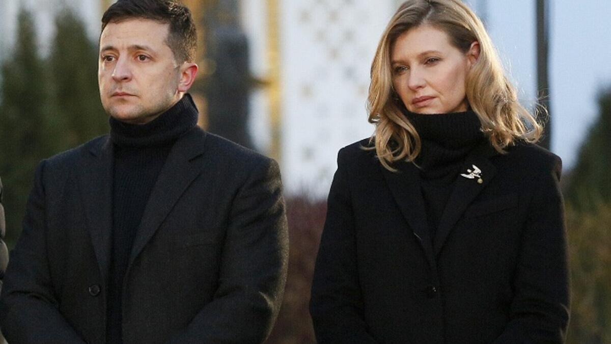 أكدت سابقًا أنها تفضل البقاء في الكواليس، وتشعر هي براحة أكبر في الظل، ولا تحب حياة الحفلات أو إلقاء النكات، لأن ذلك ليس جزءا من شخصيتها.