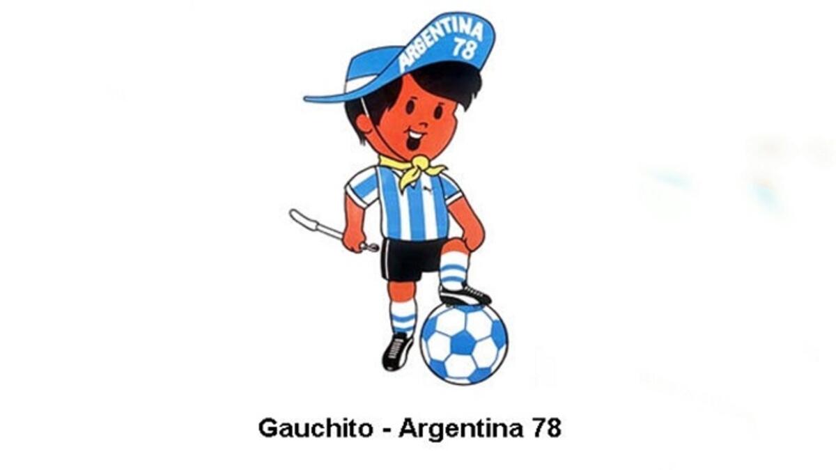 جوشيتو: صبي يلبس طقم الأرجنتين مع كلمة أرجنتينا و 78 على قبعته والسوط نموذجي مع تقاليد الأرجنتين.