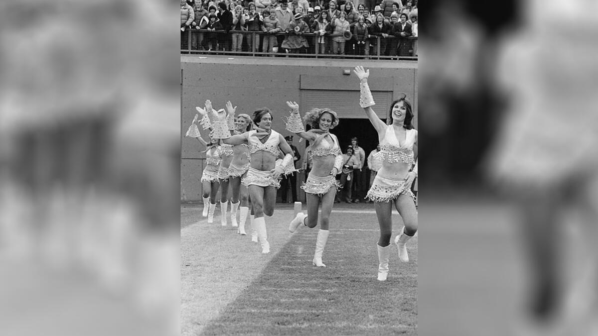 Robin Williams pretending to be a cheerleader, 1968