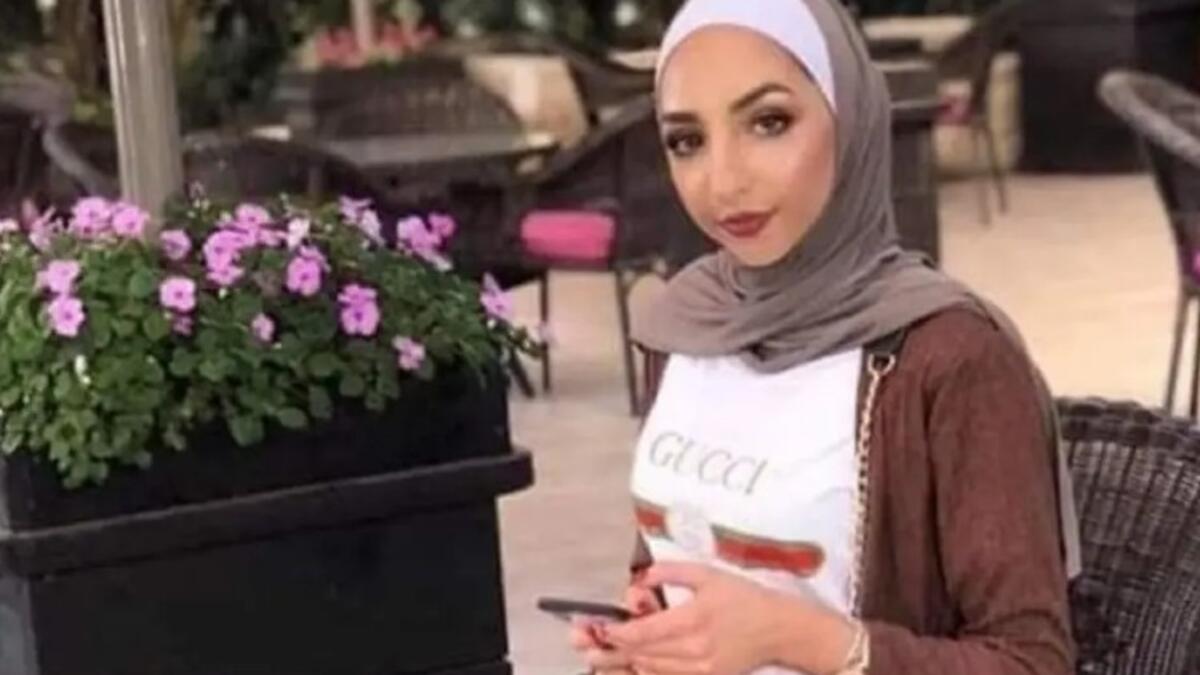 الفلسطينية إسراء غريب (21 عامًا): شابة فلسطينية من بلدة بيت ساحور خسرت حياتها في 2021 بعد تعرضها للتعنيف على يد ثلاثة رجال من أفراد عائلتها التي أنكرت جريمتها وقالت مُدعية أنها توفيت بنوبة قلبية.