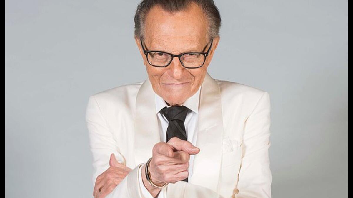 لاري كينغ: أكد على أنه أصيب بالمرض وهو في الصف الأول الثانوي والذي اعتقد في البداية بأنه مصاب بمرض "لو غيهريغ" ثم اكتشف بعد ذلك أنه مُصاب بشلل بيل.