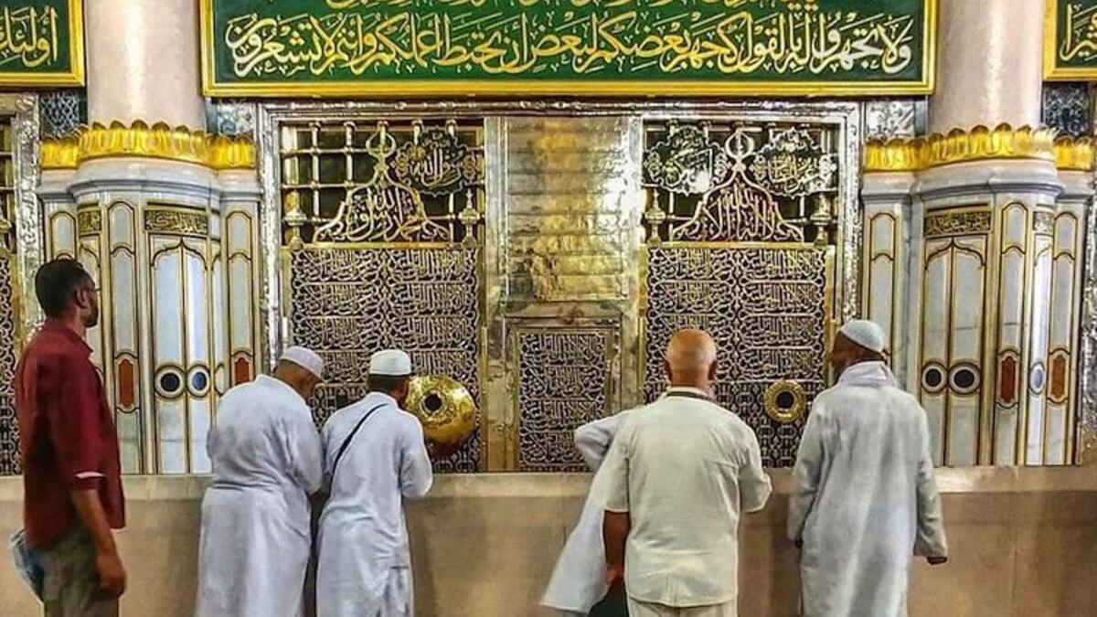 عدم التعرض بالتجريح أو الإساءة أو الطعم في الذات الإلهية أو الملائكة أو القران الكريم أو الأنبياء أو زوجاتهم والصحابة.