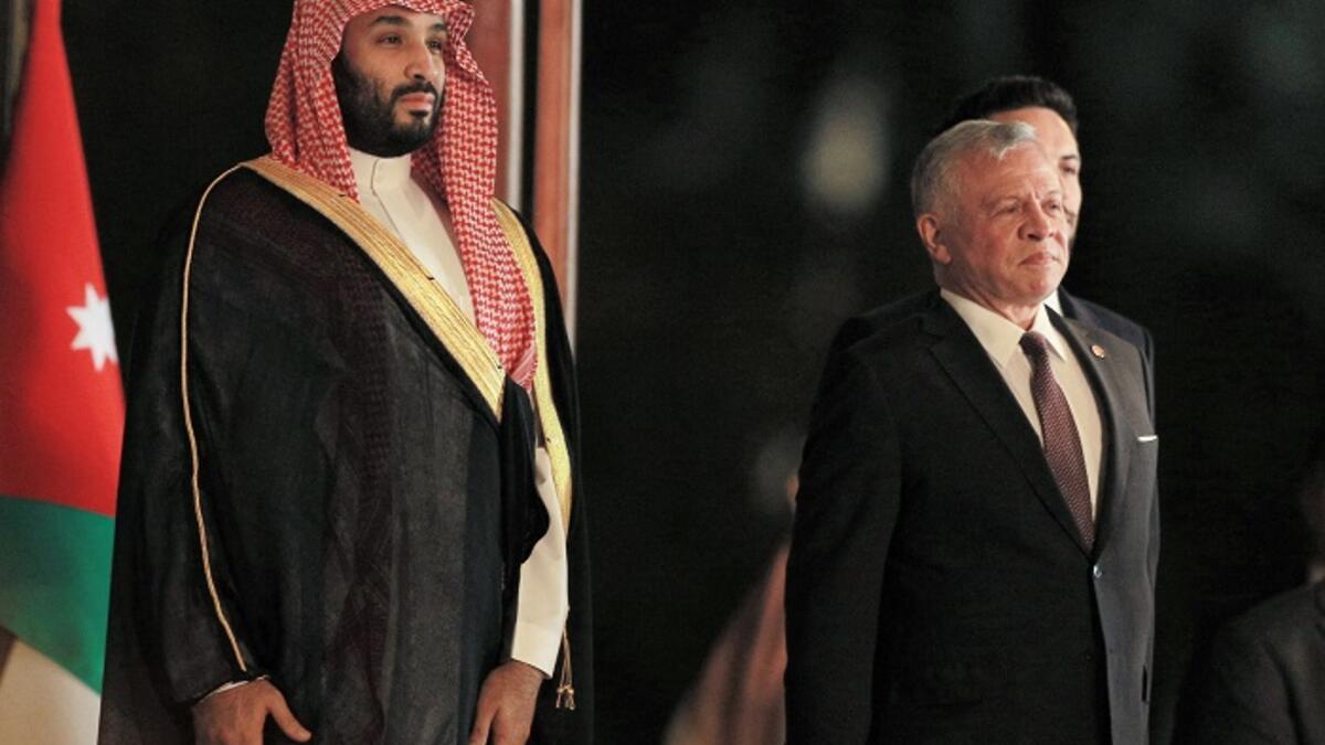 السلام الملكي: فور هبوط طائرة ولي العهد في مطار الملكة علياء في العاصمة عمان، كانت مراسم الاستقبال الرسمية، وعزف السلامين الملكيين.