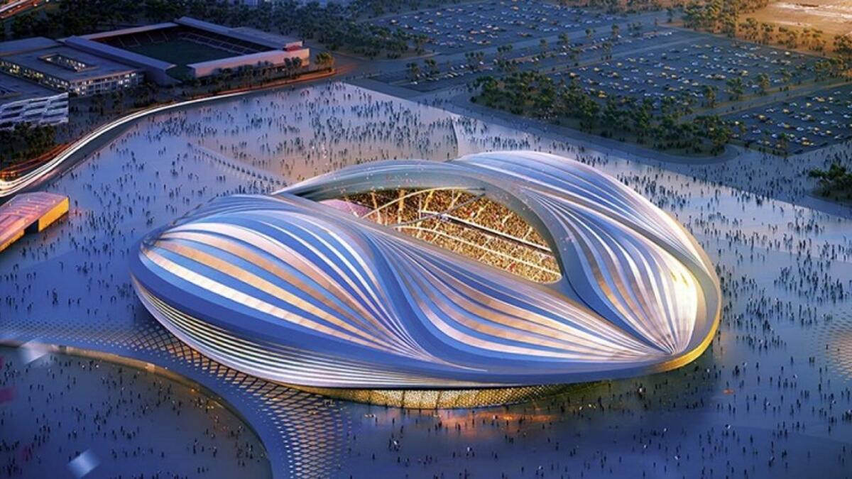 حلول الطاقة المتجددة: نظرًا لأن قطر تخطط لاستضافة بطولة كأس العالم 2022 بشكل مستدام وترغب في تنظيم بطولة كرة قدم خالية من انبعاثات الكربون، فإنها تستخدم حلول الطاقة المتجددة حيثما أمكن ذلك من خلال تركيب الألواح الشمسية للإضاءة التي تم وضعها بالفعل في محيط ومواقف السيارات في الملاعب.