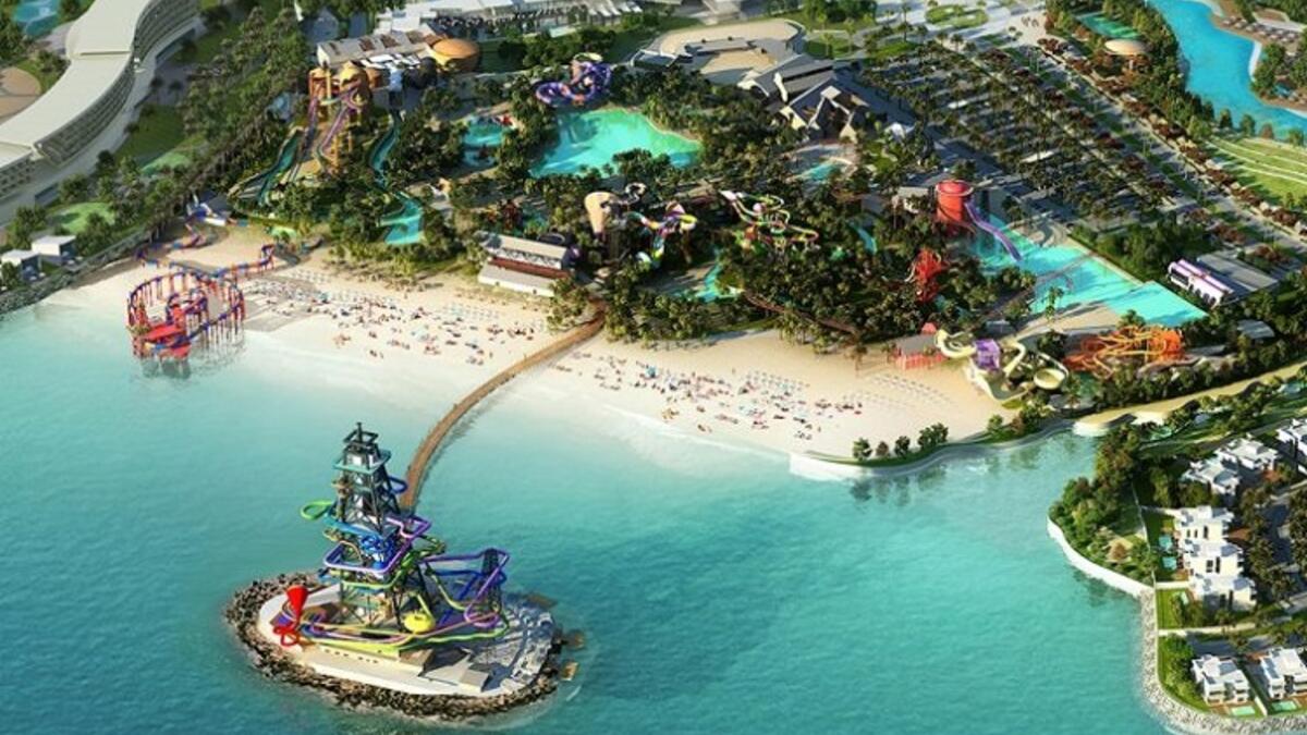 جزيرة قطيفان الشمالية: أول جزيرة ترفيهية في قطر، وتضم فنادق عائمة ونوادي شاطئية ومنتزهًا مائيًا يضم 36 لعبة ومجموعة منزلقات بارتفاع 85 مترًا لتصبح الأعلى من نوعه في العالم، وتبلغ مساحة الجزيرة 1.3 مليون متر مربع، وقريبة من ملعب لوسيل، حيث ستقام المباراة النهائية لكأس العالم.