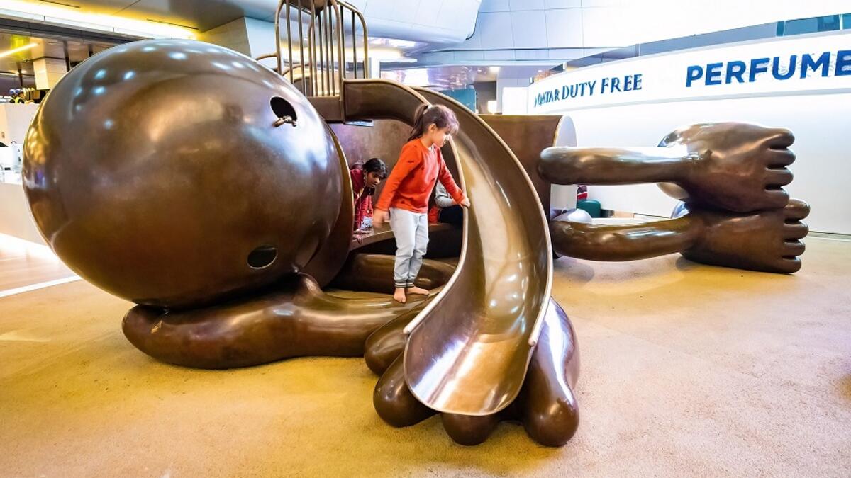 ساحة اللعب: للنحات توم أوترنس - مجموعة من الأعمال الفنية لشخصيات عربية مصغرة.