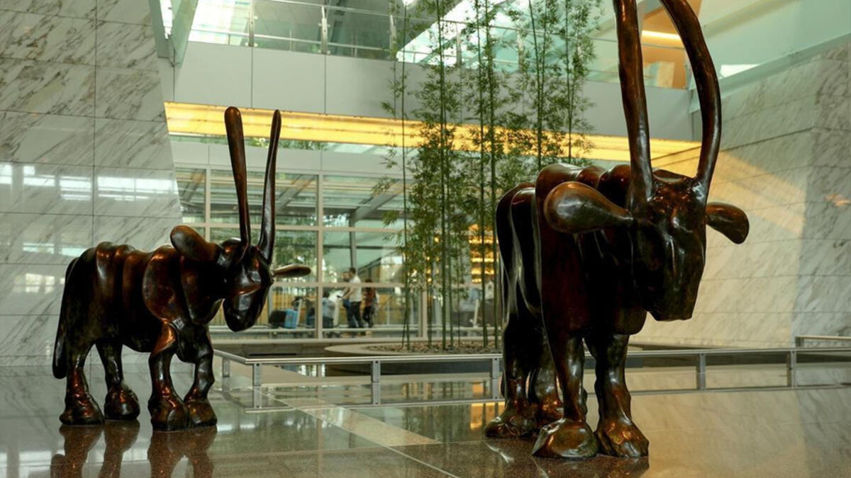 المها:  للفنان الهولندي توم كلاس – تمثل حيوان المها المعروف في الخليج العربي وهو أيضًا الحيوان الوطني لدولة قطر.