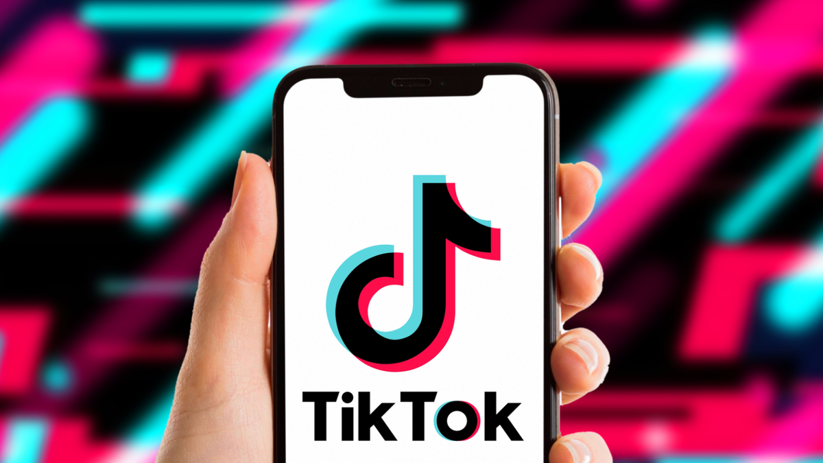 تيك توك – TikTok: هو أحد أكثر التطبيقات شعبية حتى الآن، تم تحميله أكثر من ملياري مرة على مستوى العالم وتجاوز فكرة أنه وسيلة للترفيه ليصبح أيضًا مصدر دخل للكثيرين.