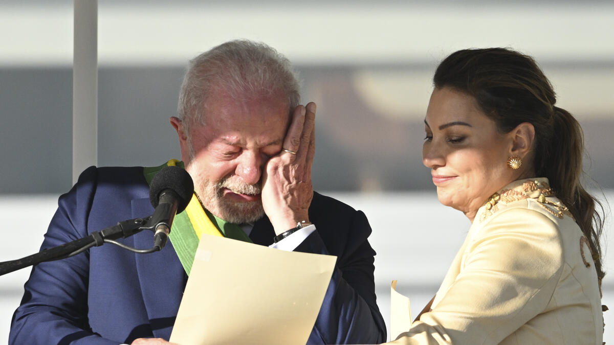Brazil's new President Luiz Inacio Lula da Silva (L) gets emotional next to his wife First Lady Rosangela da Silva as he delivers an inaugural speech at Planalto Palace after his inauguration ceremony at the National Congress, in Brasilia, on January 1, 2023. Lula da Silva, a 77-year-old leftist who already served as president of Brazil from 2003 to 2010, takes office for the third time with a grand inauguration in Brasilia. (Photo by EVARISTO SA / AFP) de Silva and wife