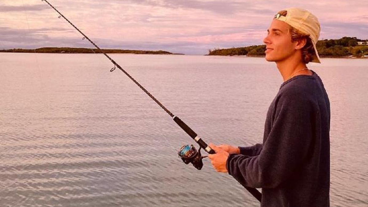 أمير اليونان والدنمارك اخيلياس اندرياس (21 عامًا): هو الابن الثالث لولي العهد الأمير بافلوس وولي العهد الأميرة ماريا شانتال، ويبلغ من العمر 21 عامًا هو حاليًا في المرتبة الثالثة لخلافة العرش اليوناني السابق.