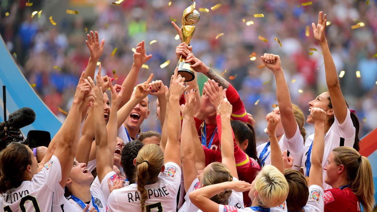 النسخة السابعة: توّج المنتخب الأمريكي بلقب كأس العالم للسيدات 2015 بعد فوزه المنتخب الياباني بنتيجة 0-2 في البطولة التي أقيمت في كندا.