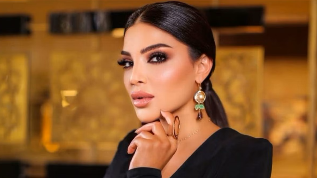 اللبنانية دينا حايك: أعلنت تشخيصها بسرطان الثدي من الدرجة الثالثة، خسرت بسببه 70% من شعرها وأدخلتها في حالة نفسية صعبة.