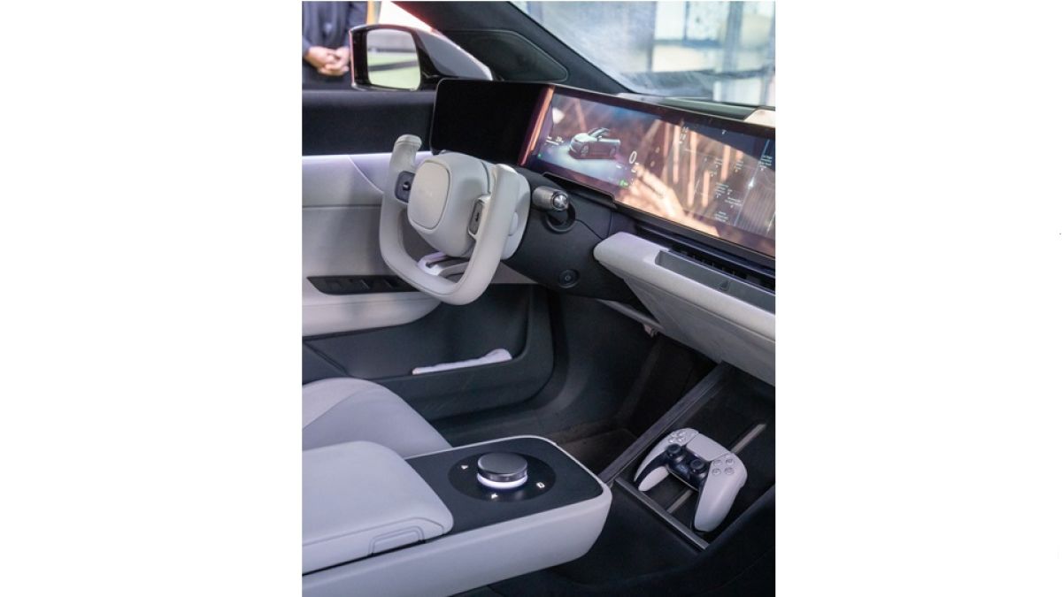 The Afeela features an all-wheel drive system with a total output of 482 horsepower, thanks to its two permanent magnet synchronous motors on the front and rear axles, each producing 241 horsepower. The company also allows for battery charging up to 150 kW on DC chargers, potentially enabling an 80% charge in under 30 minutes.