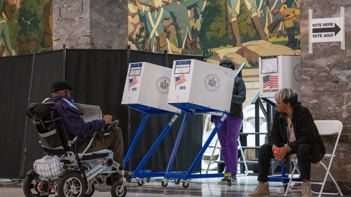 Early voting data shows over 54% of early voters are women, which Democrats highlight, but Charles Stewart notes that women have consistently been the majority of voters since 1980. The gender gap in voting isn't new, especially among early voters. White voters are more likely to vote by mail, while Black voters often prefer in-person voting (Photo by afp)