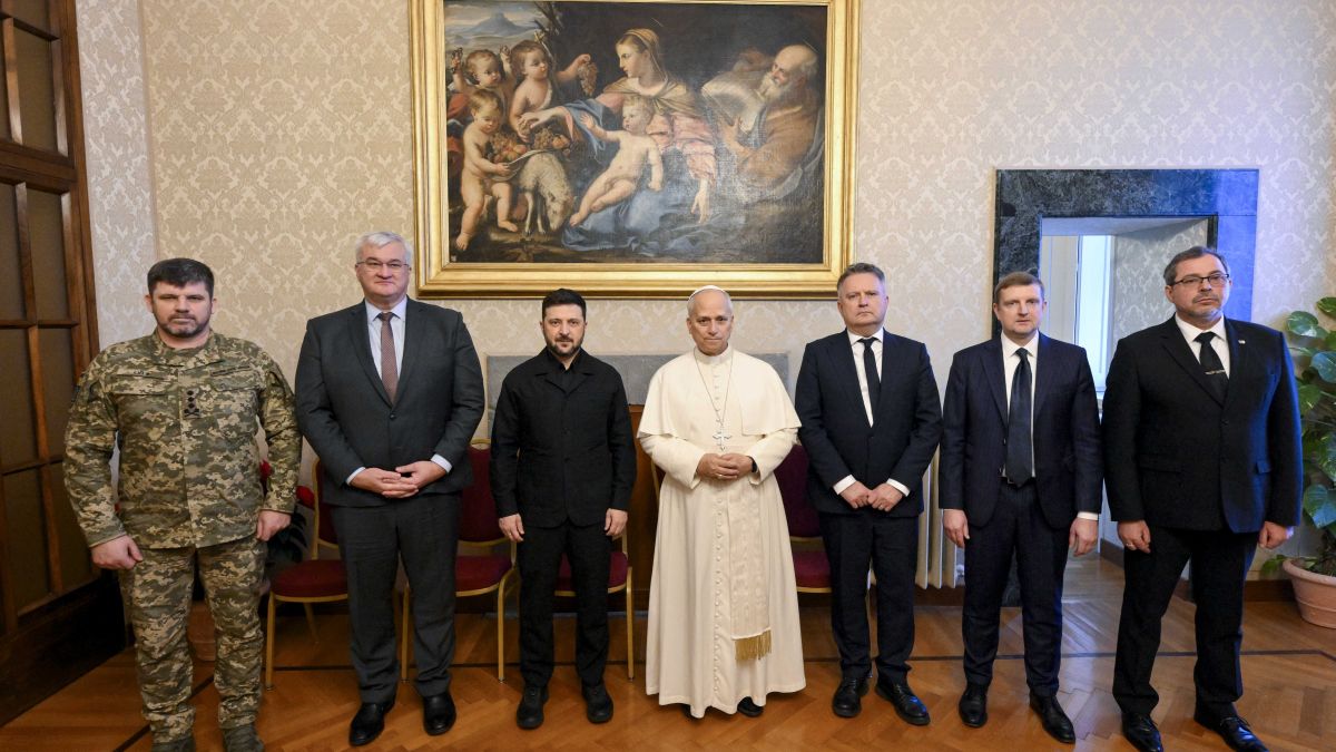 Zelensky insists voters must approve any land concessions 