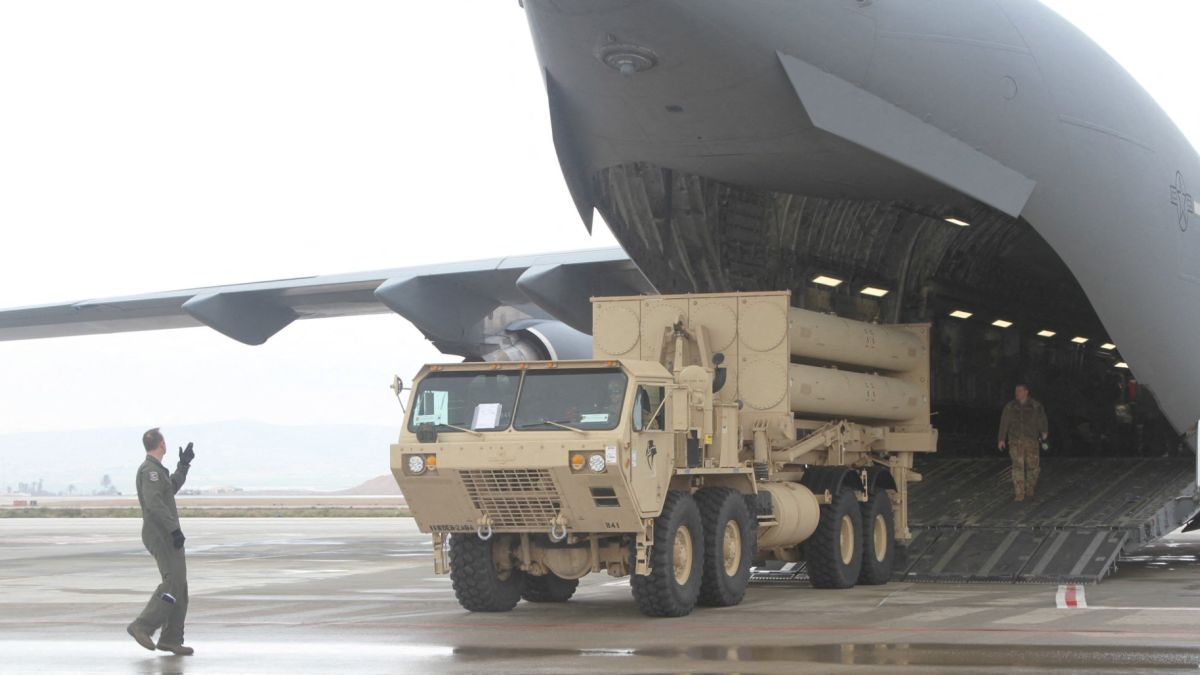 US Air Force Airmen offloads a THAAD