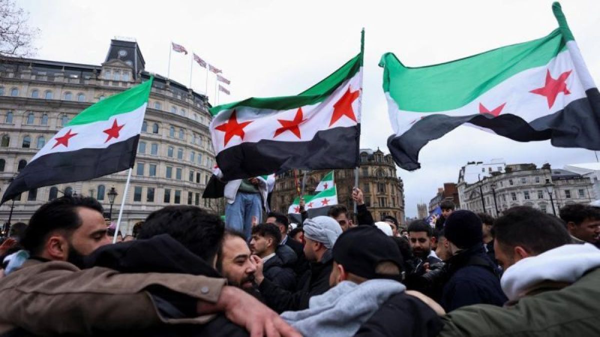متابعة حقوقية لمحاكمة عاطف نجيب في دمشق على خلفية اتهامات بارتكاب انتهاكات خلال أحداث عام 2011.