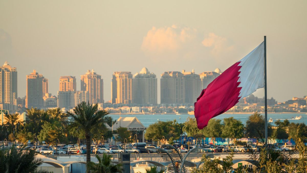 قطر تعلن التصدي لهجمة صاروخية بالتزامن مع تصاعد التوتر العسكري في المنطقة.
