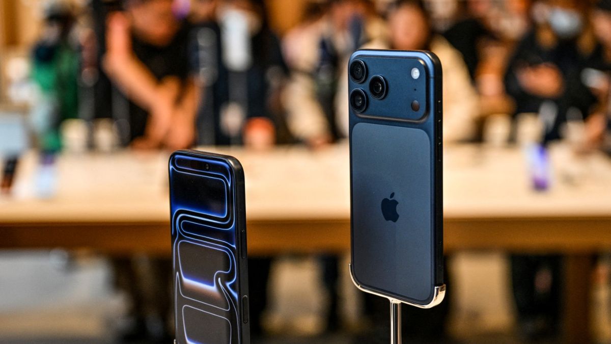 iPhone 17 on display