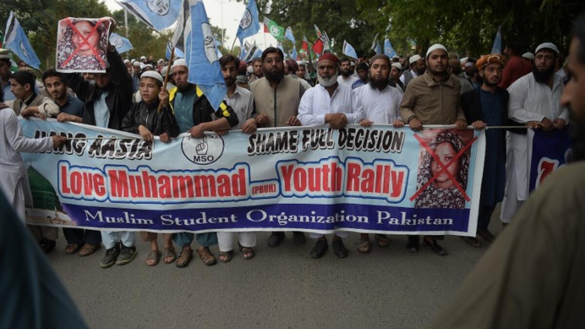 Pakistani supporters of the Ahle Sunnat Wal Jamaat (ASWJ), a hardline religious party, march during a protest rally following the Supreme Court's decision to acquit Christian woman Asia Bibi of blasphemy, in Islamabad on November 2, 2018. (AAMIR QURESHI / AFP)