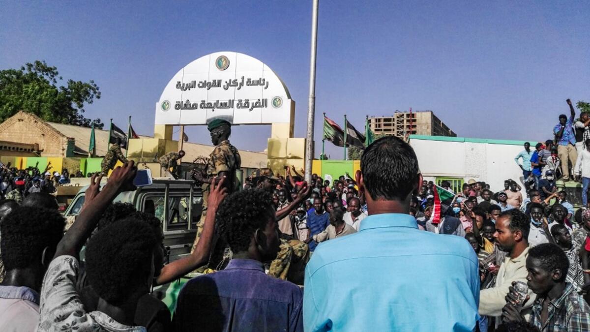 Sudanese protesters chant slogans as they rally in front of the military headquarters in the capital Khartoum on April 9, 2019. Sudan's police on April 9 ordered its forces to avoid intervening against protesters as three Western nations threw their weight behind demonstrators' demands for a political transition plan in the country.
AFP