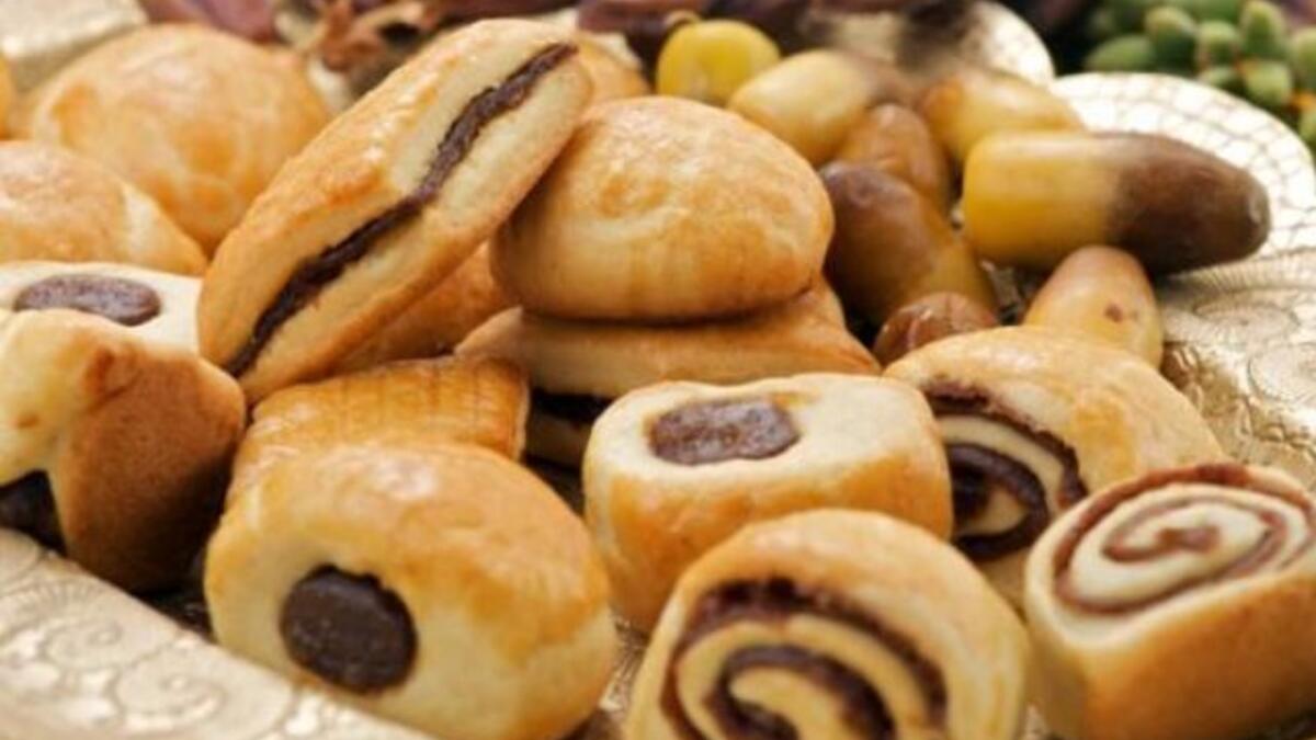 السعودية:  من أبرز الحلويات هي "الكليجة"، وتعود لمنطقة أهل القصيم، في حين تشتهر المنطقة الشمالية والوسطى بـ"الحنيني"، أما  أهل الشمال يشتهرون بـ "المراصيع" وتتكون من رقائق الخبز، وتقدم مع العسل.