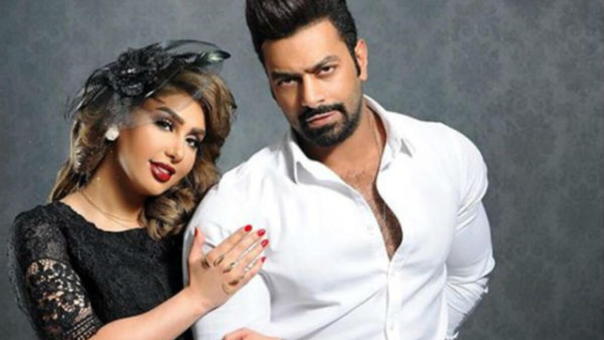 تزوجت الكويتية هنادي الكندري من والد أبنائها الثلاث لكنهما انفصلا، ثم تزوجت من الممثل عبد الله بهمن إلا إنها انفصلت عنه في 2013 بعد زواج استمر شهرين، وبعد انفصالها تزوجت من المخرج محمد الحداد في 2014.